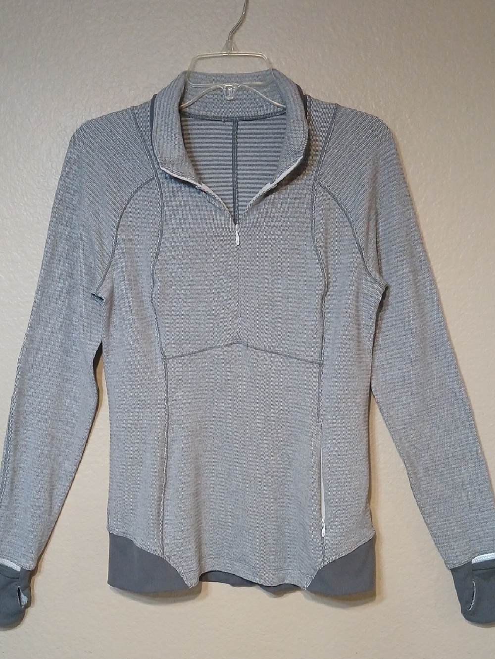 LULULEMON SPORTS TOP - Picture 9 of 11